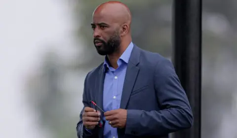 Dirigente corre risco de demissão no Corinthians devido ao alto salário