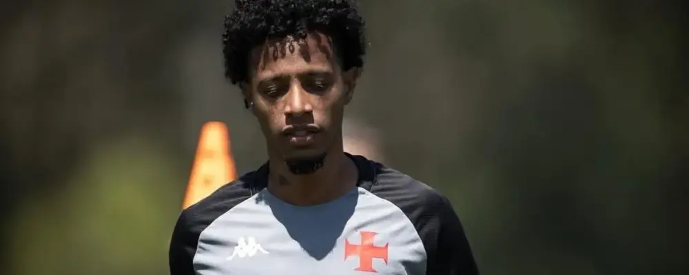 Dupla pode ser novidade no time titular do Vasco contra o Palmeiras