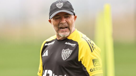 Sampaoli durante treino do Atlético (foto: Pedro Souza/Atlético)