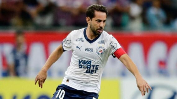 Everton Ribeiro, ídolo de Flamengo e Cruzeiro, em ação pelo Bahia (foto: ARISSON MARINHO/AFP)