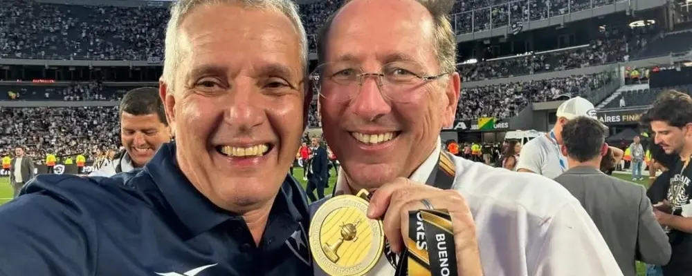 Ex-diretor afirma que Textor continua à frente da SAF do Botafogo