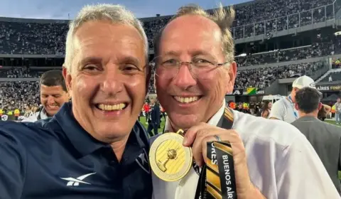 Ex-diretor afirma que Textor continua à frente da SAF do Botafogo