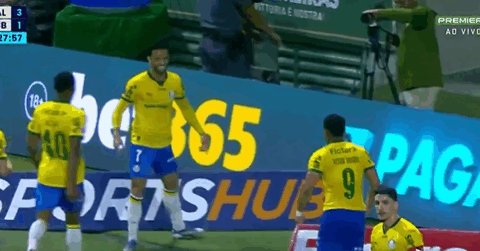 Felipe Anderson ‘mata a coruja’ e faz golaço pelo Palmeiras