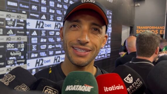 Vitor Hugo, zagueiro do Atlético, na zona mista da Arena MRV (foto: Lucas Bretas/No Ataque)