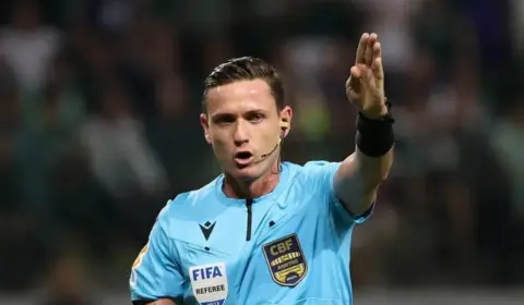 Fifa autoriza CBF a mudar protocolo e divulgar áudios de árbitros mesmo sem revisão do VAR