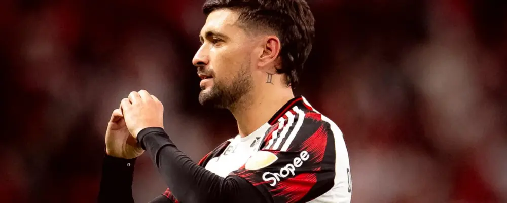 Flamengo acerta a renovação de contrato de Arrascaeta até 2028