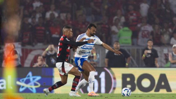 Jogadores de Cruzeiro x Flamengo em duelo pela 26ª rodada do Brasileiro (foto: Thais Magalhães/Cruzeiro)