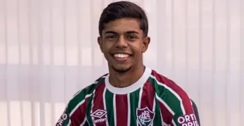 Fluminense firma contrato com promissor trio da base até 2028