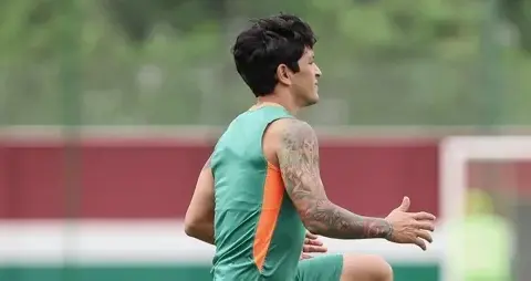 Fluminense vê ídolo Cano em má fase enquanto John Kennedy ganha espaço