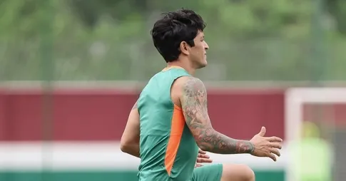 Fluminense vê ídolo Cano em má fase enquanto John Kennedy ganha espaço