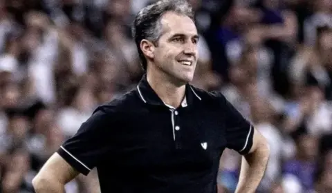 Fluminense vence o Ceará com lance polêmico e Léo Condé detona arbitragem