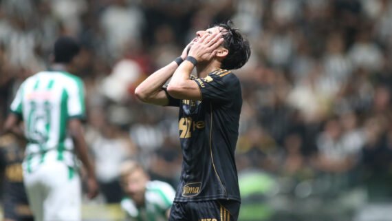 Biel lamenta em Atlético x Juventude na Arena MRV (foto: Edesio Ferreira/EM/D.A Press)