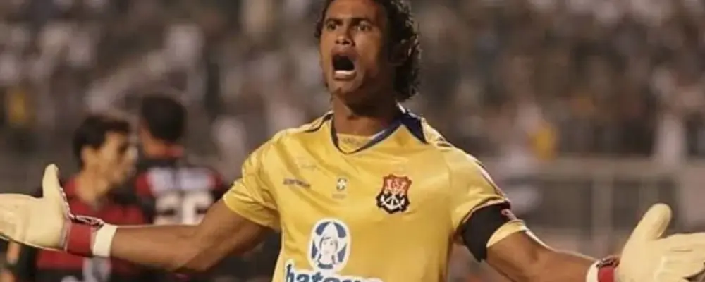 Goleiro Bruno retoma a carreira no futebol e fecha com o Palmeiras-MG