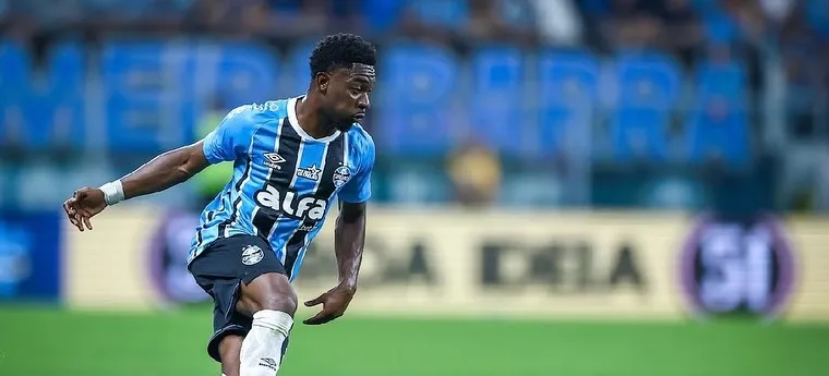 Grêmio: Amuzu brilha e ganha moral com Mano Menezes
