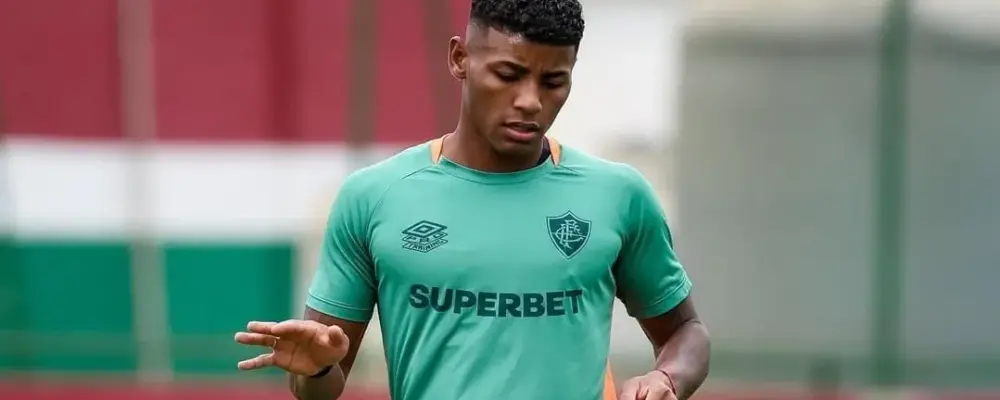 Hércules sente dores e preocupa a comissão técnica do Fluminense