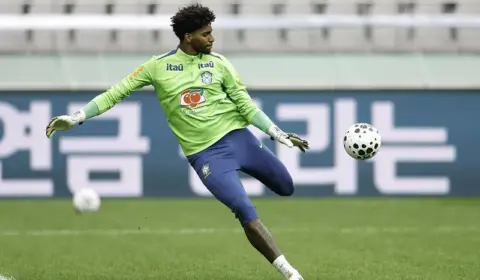 Hugo Souza celebra chance na seleção contra o Japão: “Trabalhei por isso”