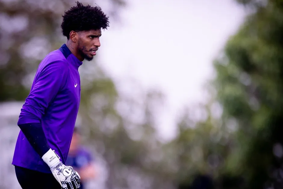 Hugo Souza faz 1º treino com bola no Corinthians, mas retorno ainda é incerto (Foto: Rodrigo Coca / Agência Corinthians)