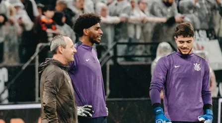 Hugo Souza vira dúvida e Felipe Longo pode ser titular no Corinthians