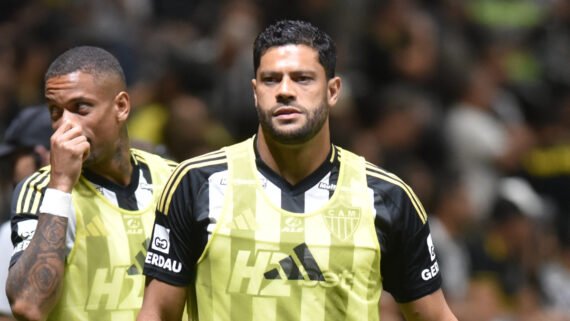 Hulk foi reserva do Atlético no clássico contra o Cruzeiro, na Arena MRV, pela 28ª rodada do Campeonato Brasileiro (foto: Ramon Lisboa/EM/D.A. Press)