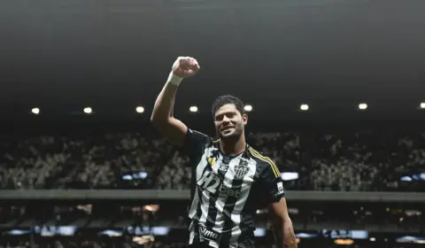 Hulk tem conversa com Sampaoli e celebra fim de jejum no Atlético-MG
