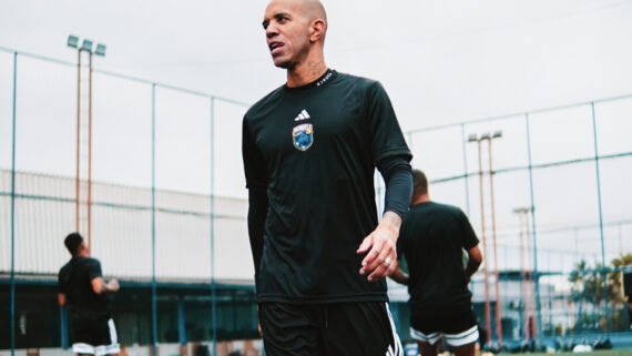 Ídolo do Atlético, Tardelli em treino do Dendele, da Kings League Brasil (foto: Erick Faustino/Dendele)