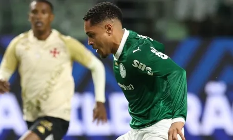 Imprensa espanhola rasga elogios a Vitor Roque após atuação brilhante pelo Palmeiras