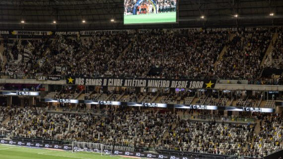 Torcida do Atlético durante jogo contra o RB Bragantino na Arena MRV (foto: Daniela Veiga/Atlético)