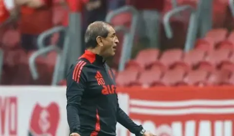 Internacional muda esquema da zaga e projeta defesa mais sólida no Brasileirão