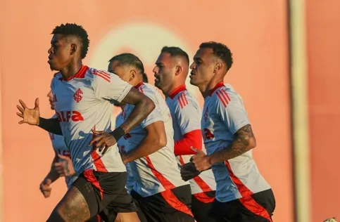 Internacional trabalha ajustes táticos e físicos durante pausa no Brasileirão