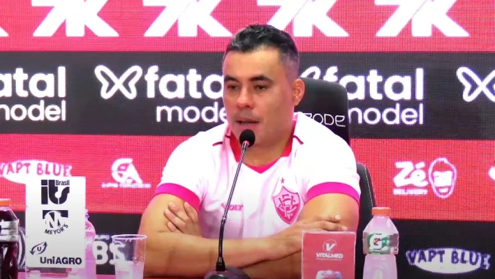 Jair Ventura cobra arbitragem após derrota para o Vasco: "Determinante" (Foto: Reprodução/TV Vitória)