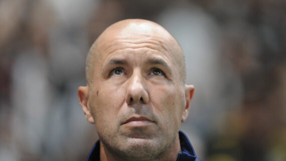 Leonardo Jardim lidera a comissão técnica do Cruzeiro desde fevereiro de 2025 (foto: Alexandre Guzanshe/EM/D.A. Press)