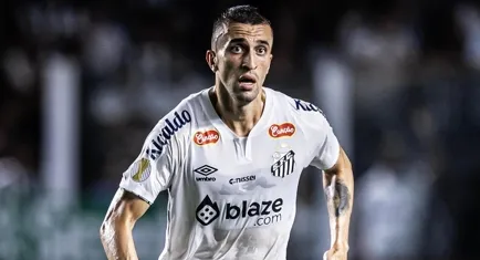 João Schmidt cresce no Santos e vira destaque para enfrentar o Corinthians