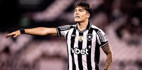 Joaquín Correa retorna ao Botafogo para duelo contra o Internacional pelo Brasileirão