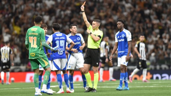 Léo Aragão, goleiro de 23 anos do Cruzeiro, atuou em um clássico contra o Atlético pela primeira vez (foto: Ramon Lisboa/EM/D.A. Press)