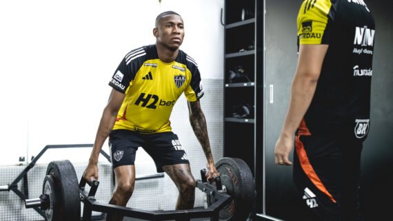 Patrick, do Atlético, em atividade de academia na Cidade do Galo (6/10) (foto: Pedro Souza/Atlético)