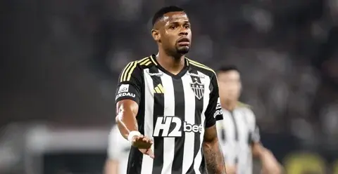 Júnior Santos do Atlético-MG sofre lesão grave e vai operar