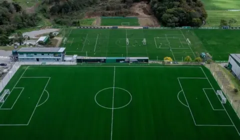 Juventude inaugura campo sintético com padrão mundial no CT em Caxias