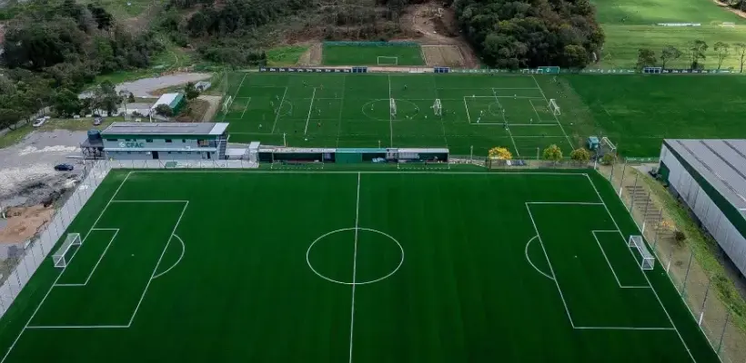 Juventude inaugura campo sintético com padrão mundial no CT em Caxias