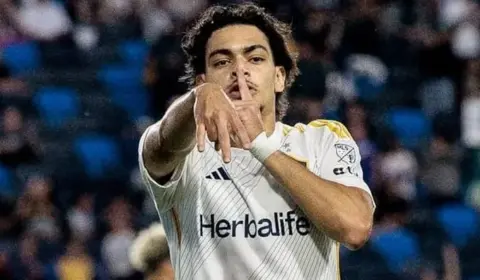 LA Galaxy negocia com o Botafogo a permanência de Matheus Nascimento