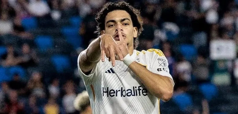 LA Galaxy negocia com o Botafogo a permanência de Matheus Nascimento