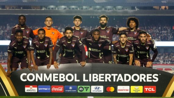 Jogadores da LDU (foto: Miguel Schincariol/AFP)