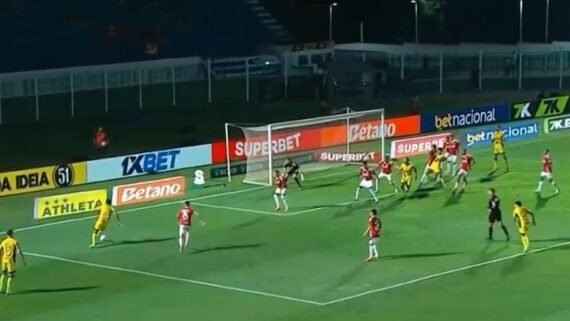 Reinaldo soltou a bomba e marcou para o Mirassol contra o Inter (foto: Reprodução/Premiere)