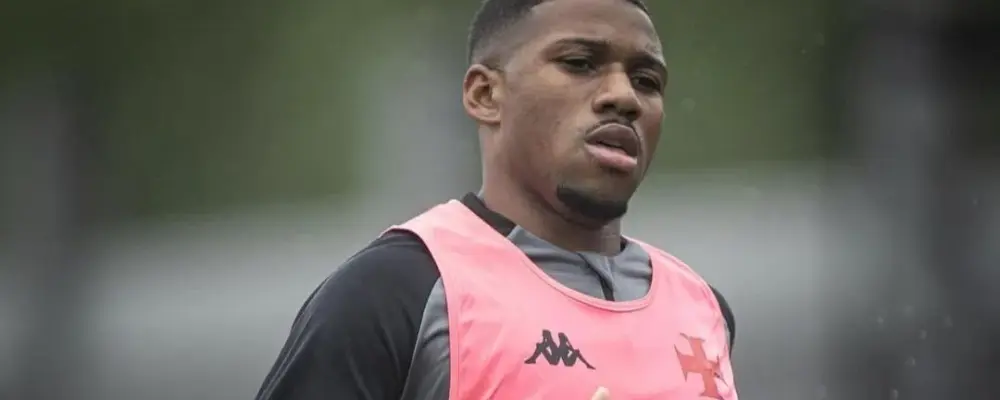 Lateral-esquerdo do Vasco entra na mira de clube da Ucrânia