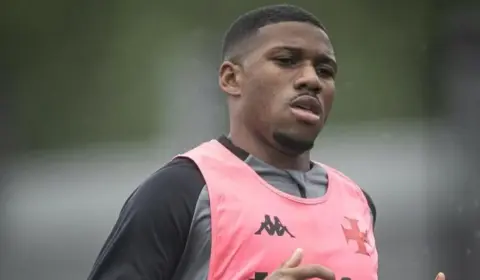 Lateral-esquerdo do Vasco entra na mira de clube da Ucrânia