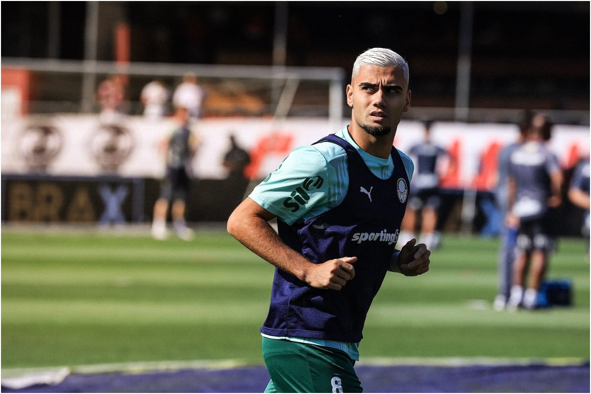 Andreas Pereira, meia do Palmeiras com uniforme de treino do clube. - (foto: Donnay Medeiros/Palmeiras)