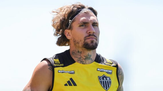 Lyanco, zagueiro do Atlético, durante treinamento na Cidade do Galo (4/9) (foto: Paulo Henrique França/Atlético)