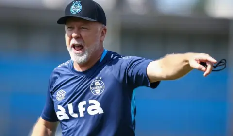 Mano Menezes lamenta gol sofrido pelo Grêmio e cita desfalques após empate com o Santos