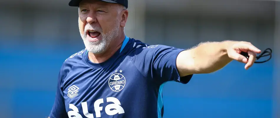 Mano Menezes lamenta gol sofrido pelo Grêmio e cita desfalques após empate com o Santos