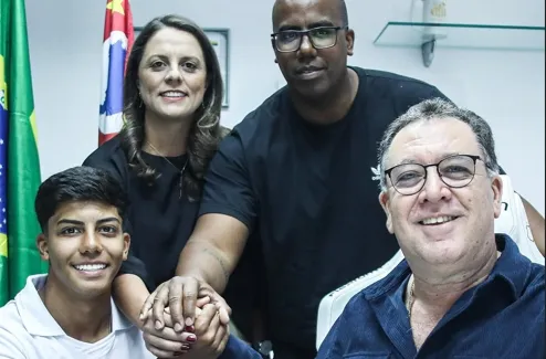 Mateus Mendes assina contrato profissional com o Santos até 2028