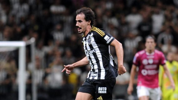 Igor Gomes, meia-atacante do Atlético, em ação na Arena MRV (foto: Alexandre Guzanshe/EM/D.A. Press)